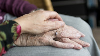 senior ruce hands-2906458 1280